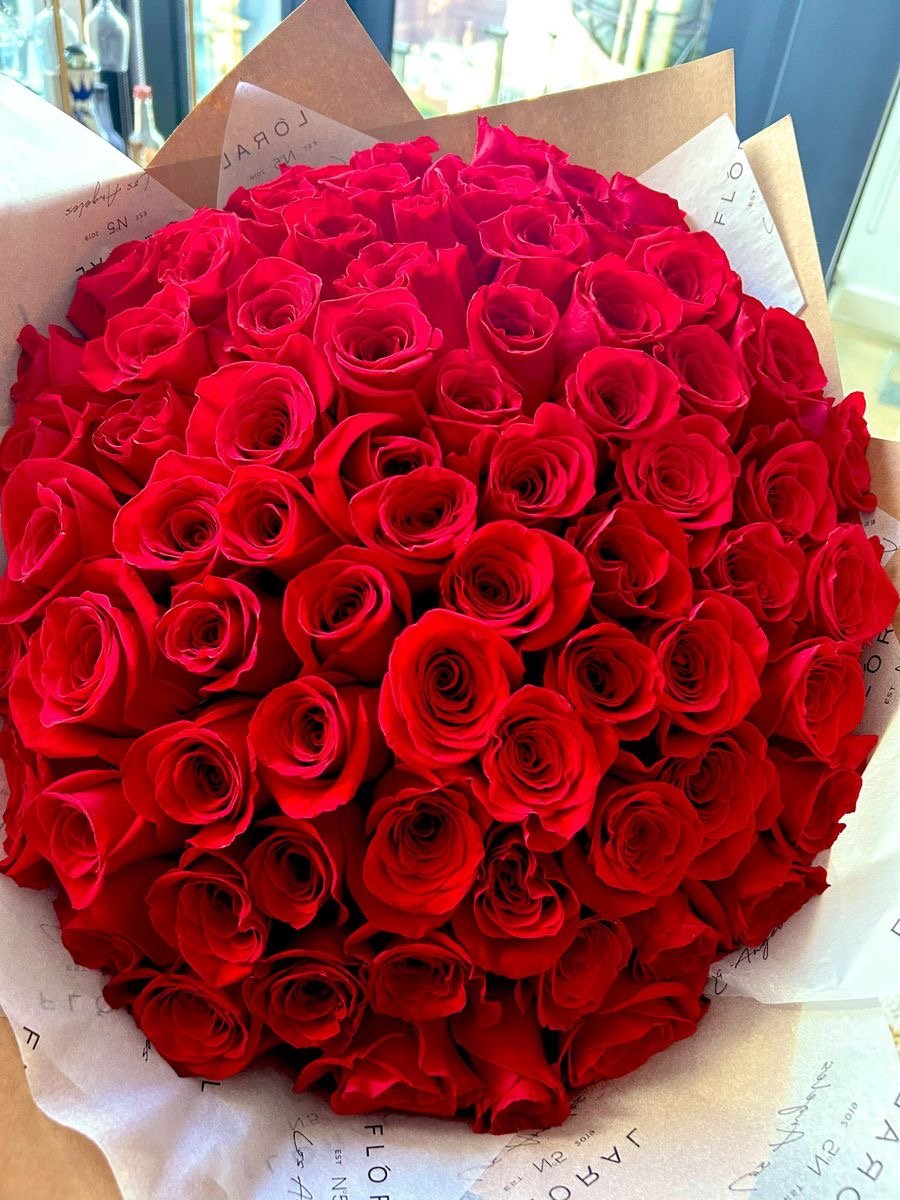 Grand Romance 100 Red Roses Bouquet