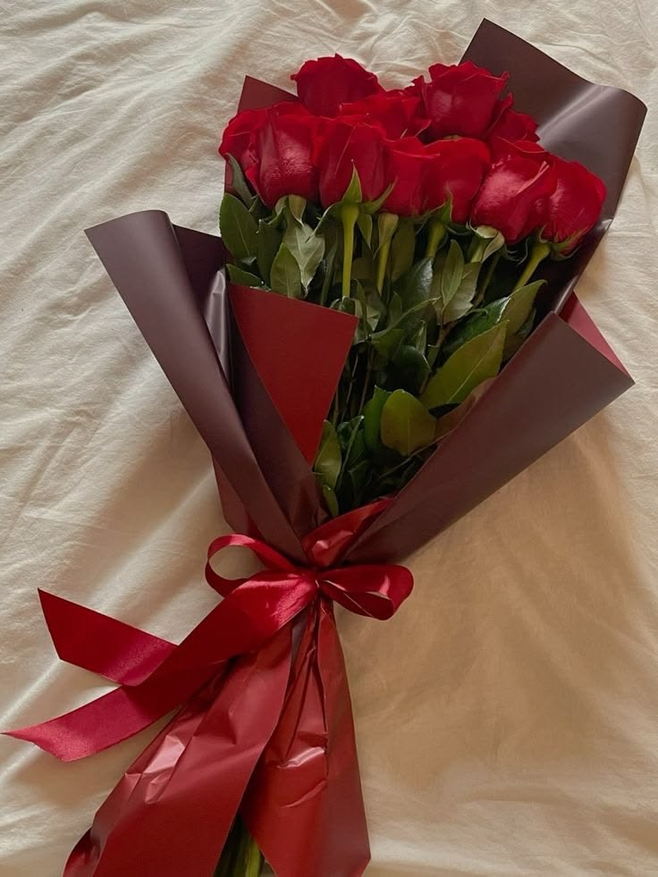Classic Romance Dozen Red Roses Bouquet