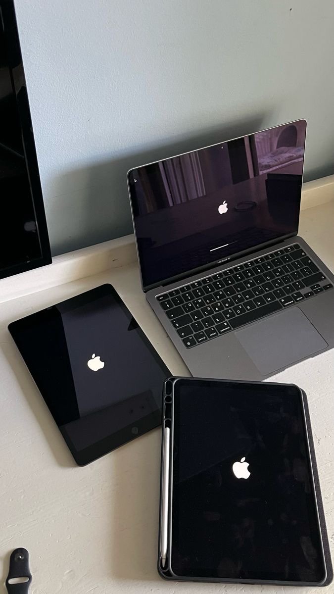 Apple Productivity Bundle – MacBook Air & iPad Collection